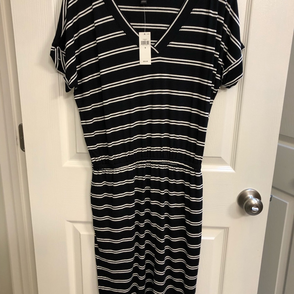 Banana republic NWT Small dress. Elastic waist